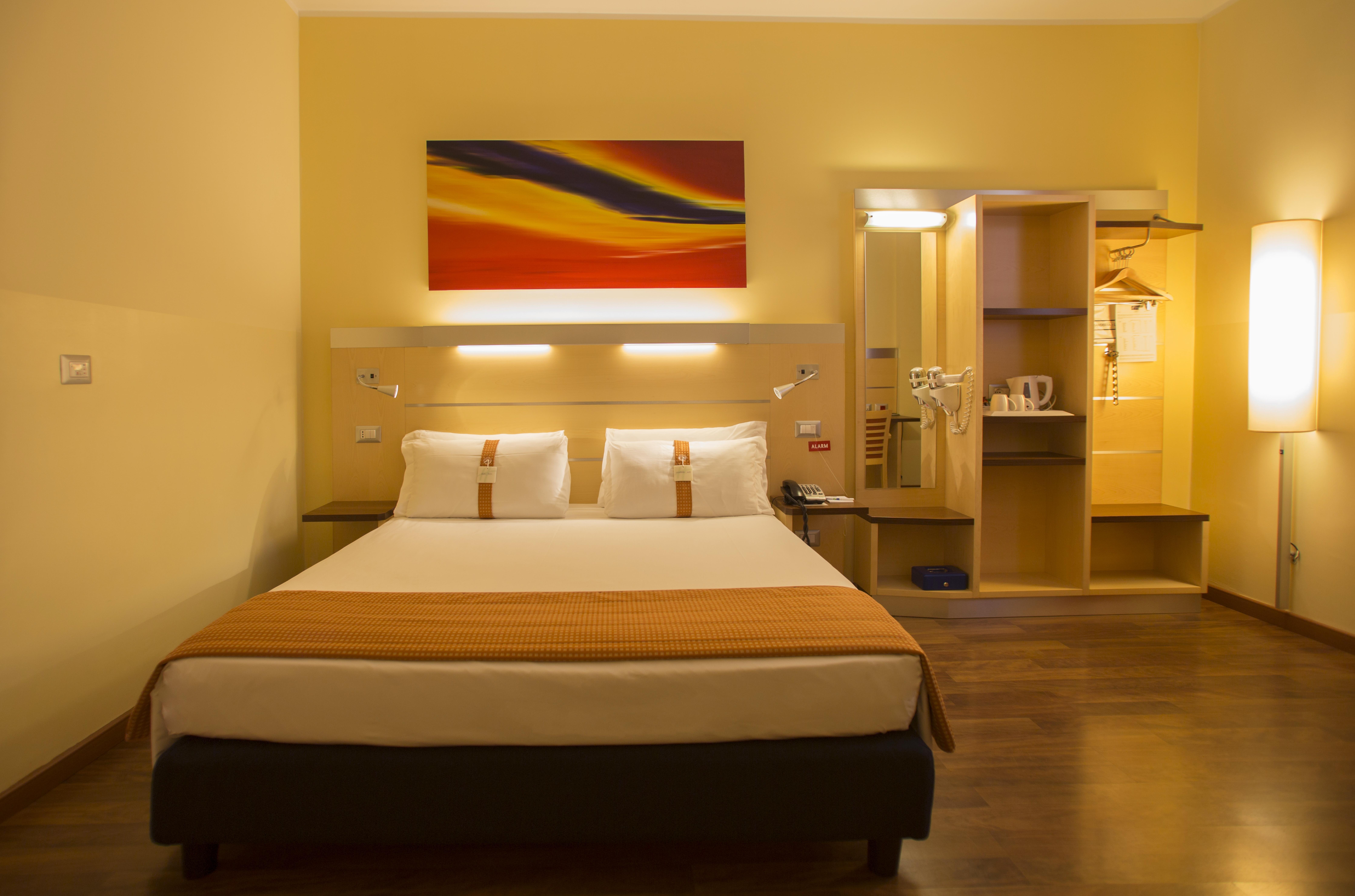 Hotel Express Milan-malpensa Airport By Ihg 3*