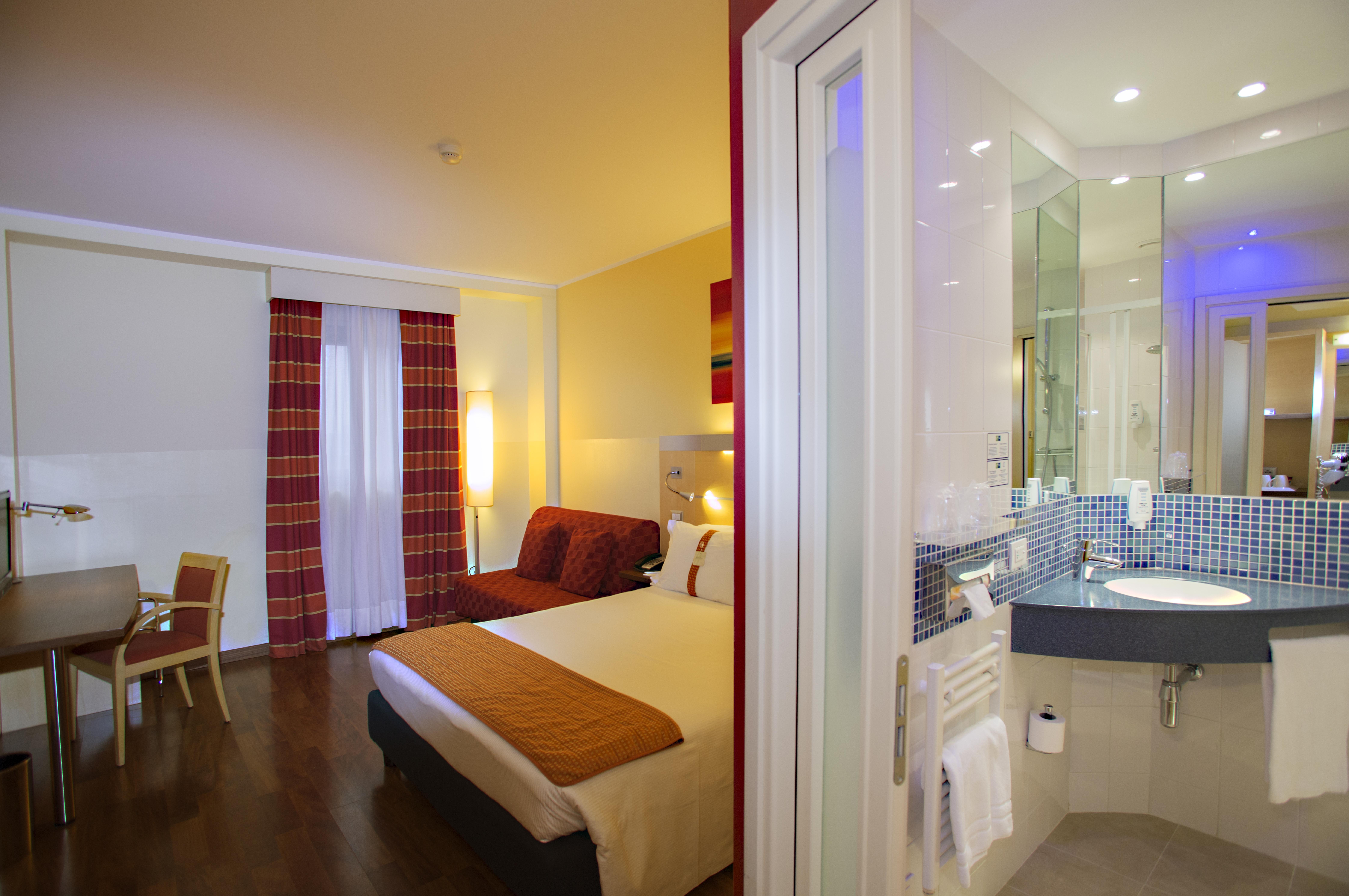 Express Milan-malpensa Airport By Ihg Hotel 3*