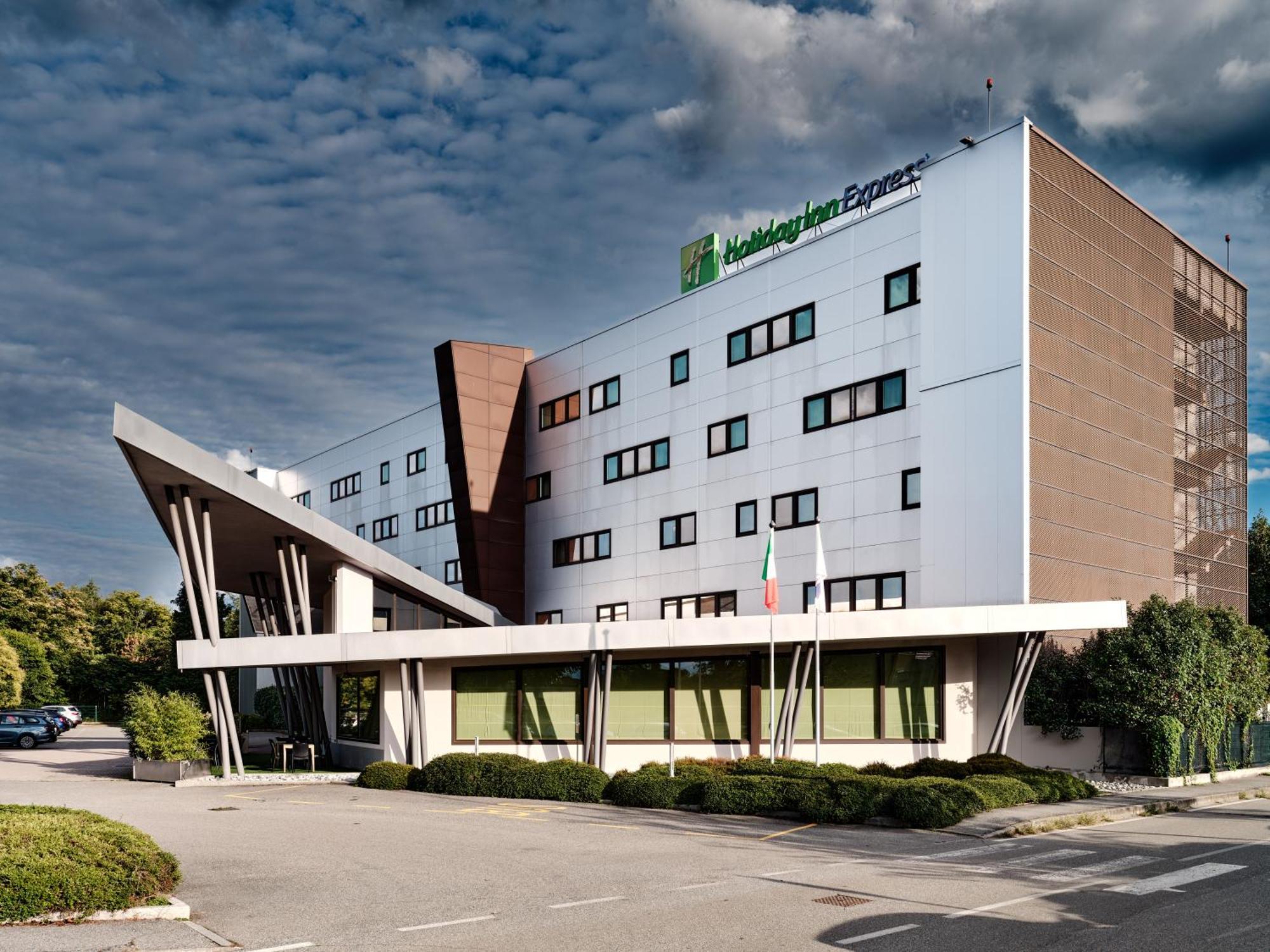 Express Milan-malpensa Airport By Ihg Hotel Somma Lombardo