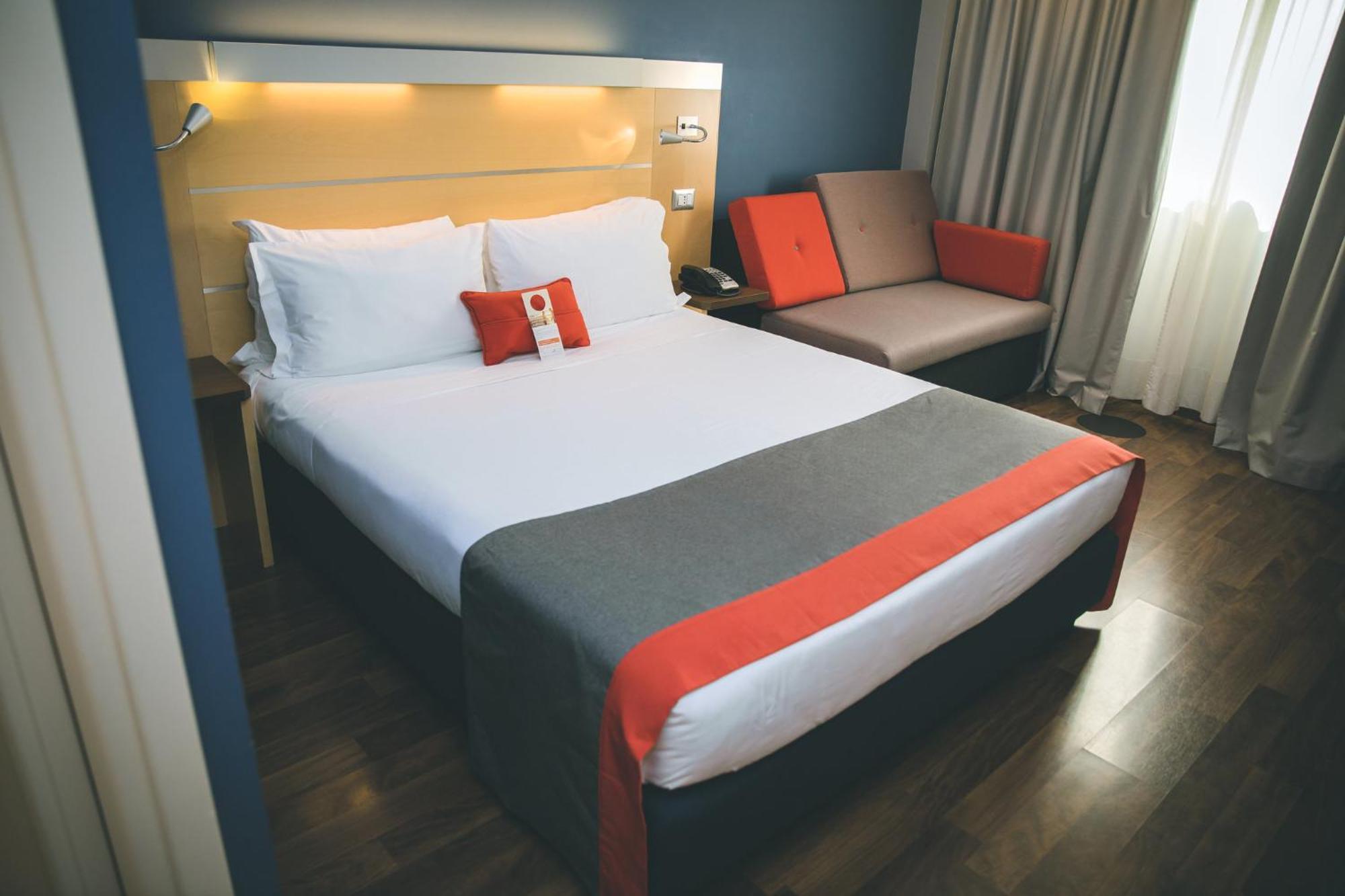 Hotel Express Milan-malpensa Airport By Ihg 3*